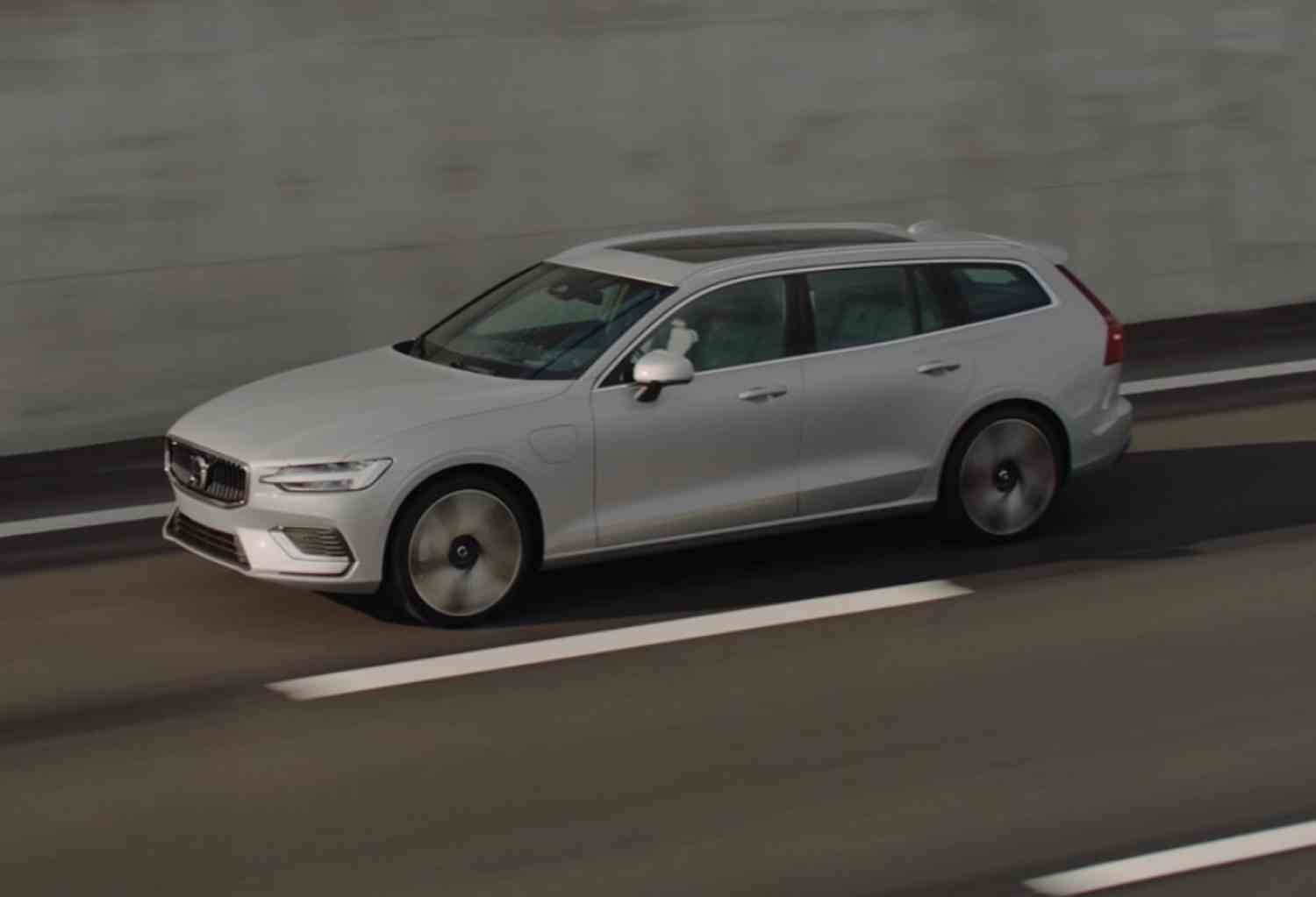 Volvo V60 + recharge Cross Country 2.0 B5 (250 hk)