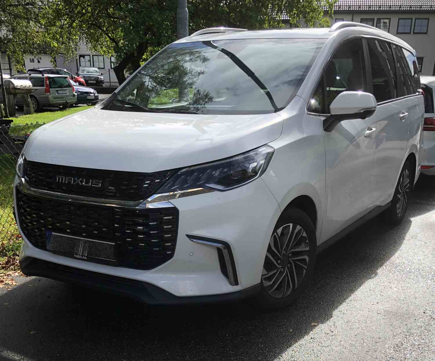Maxus Euniq-5 6 seter 70kwt 177 HK Exclusive. 22