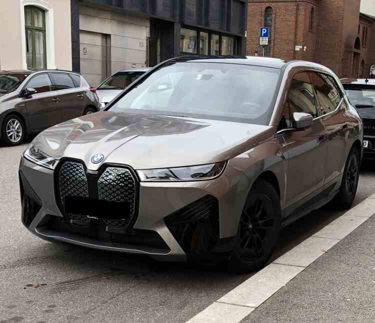 BMW IX iX xDrive40 Charged 22 mod