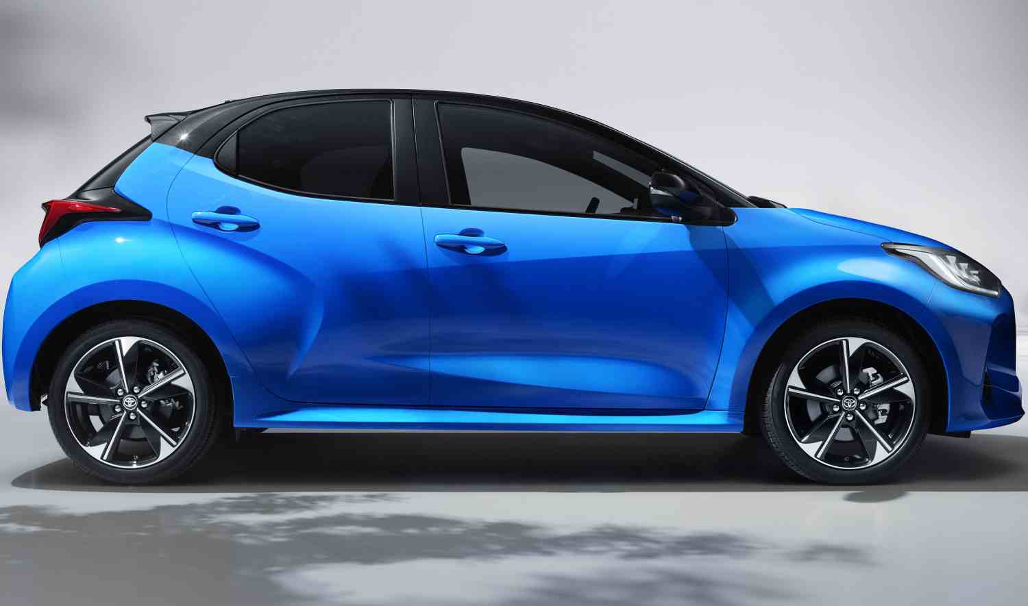 Toyota Yaris Executive grey