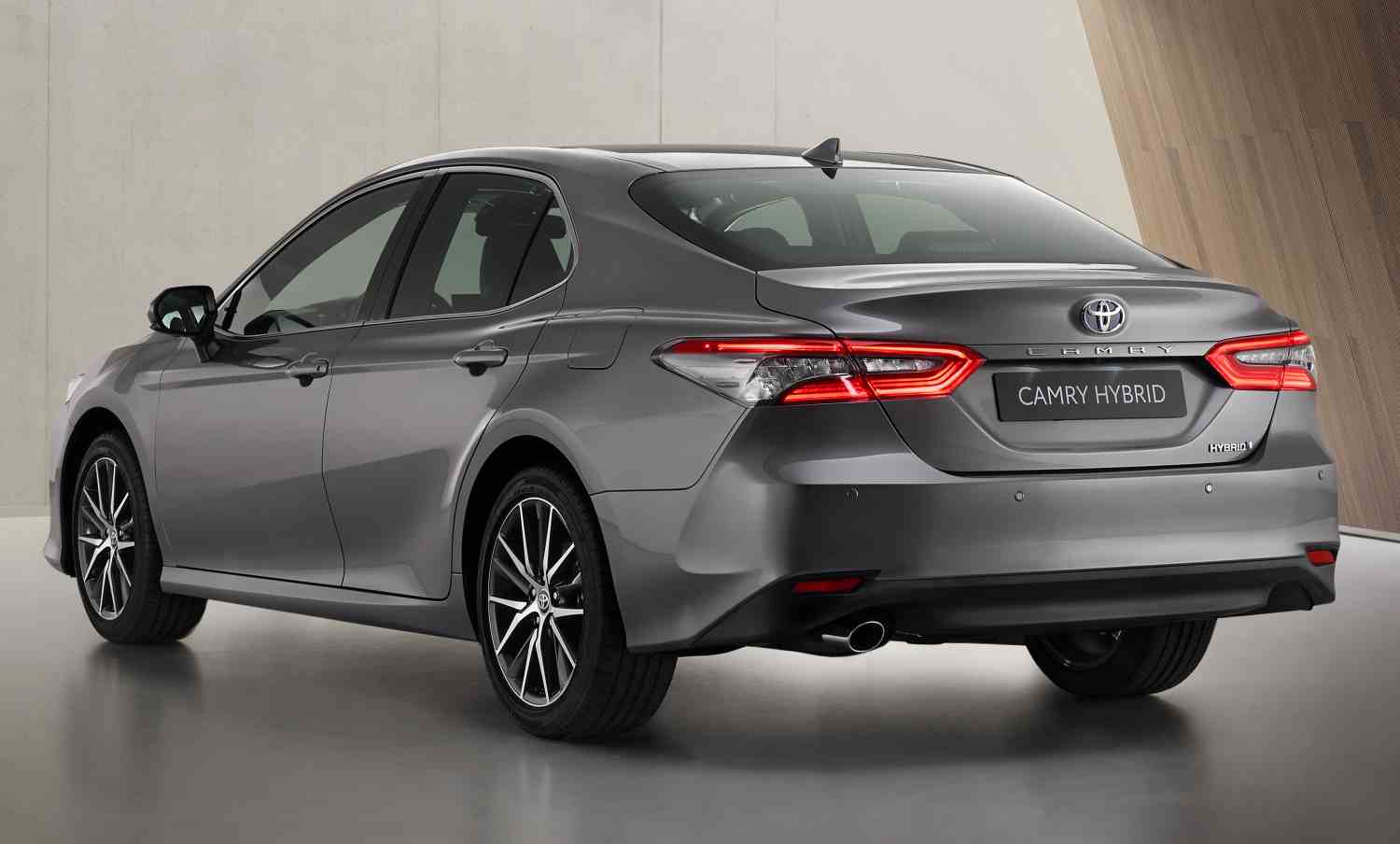 Toyota Camry Executive Sedan 4d
