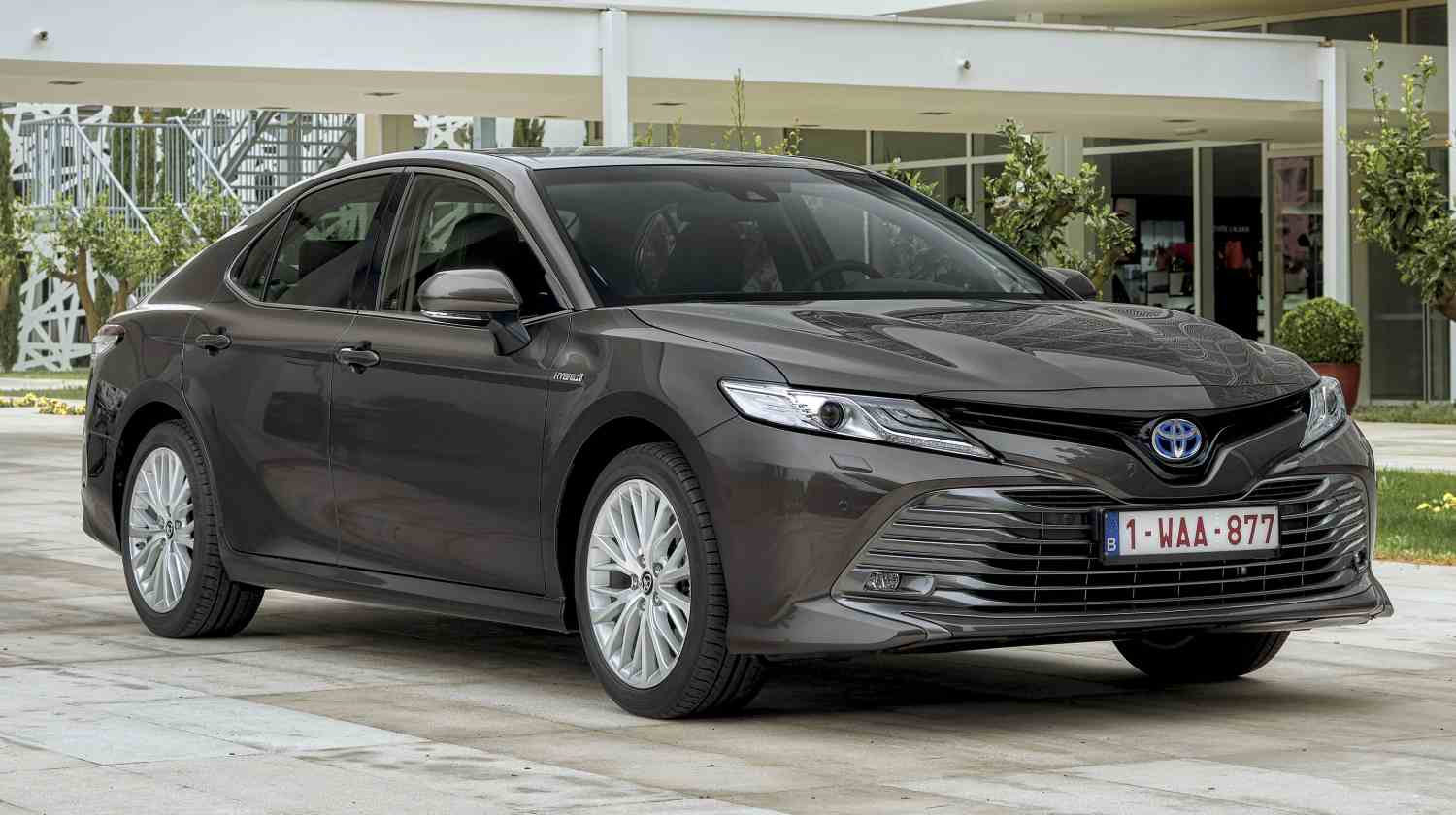 Toyota Camry Premium Sedan 4d