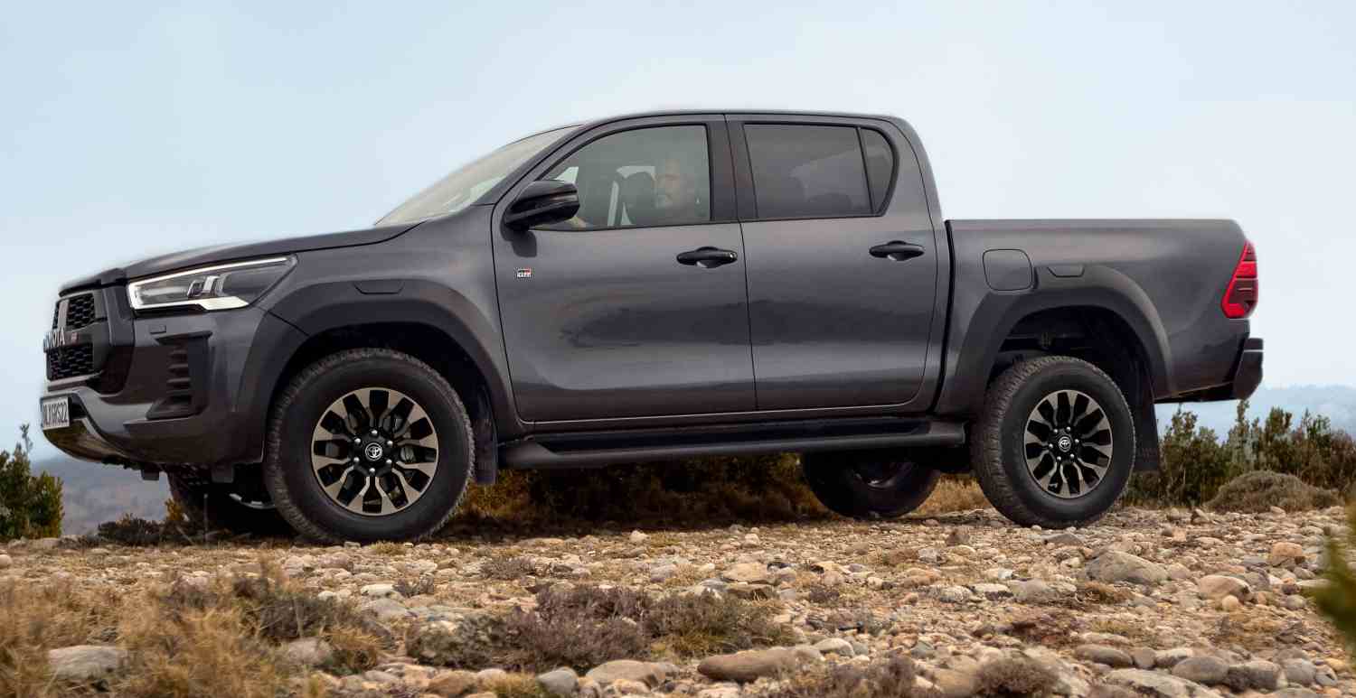 Toyota Hilux D-cab Hilux 2,4 150hk D-Cab 4WD DLX HD