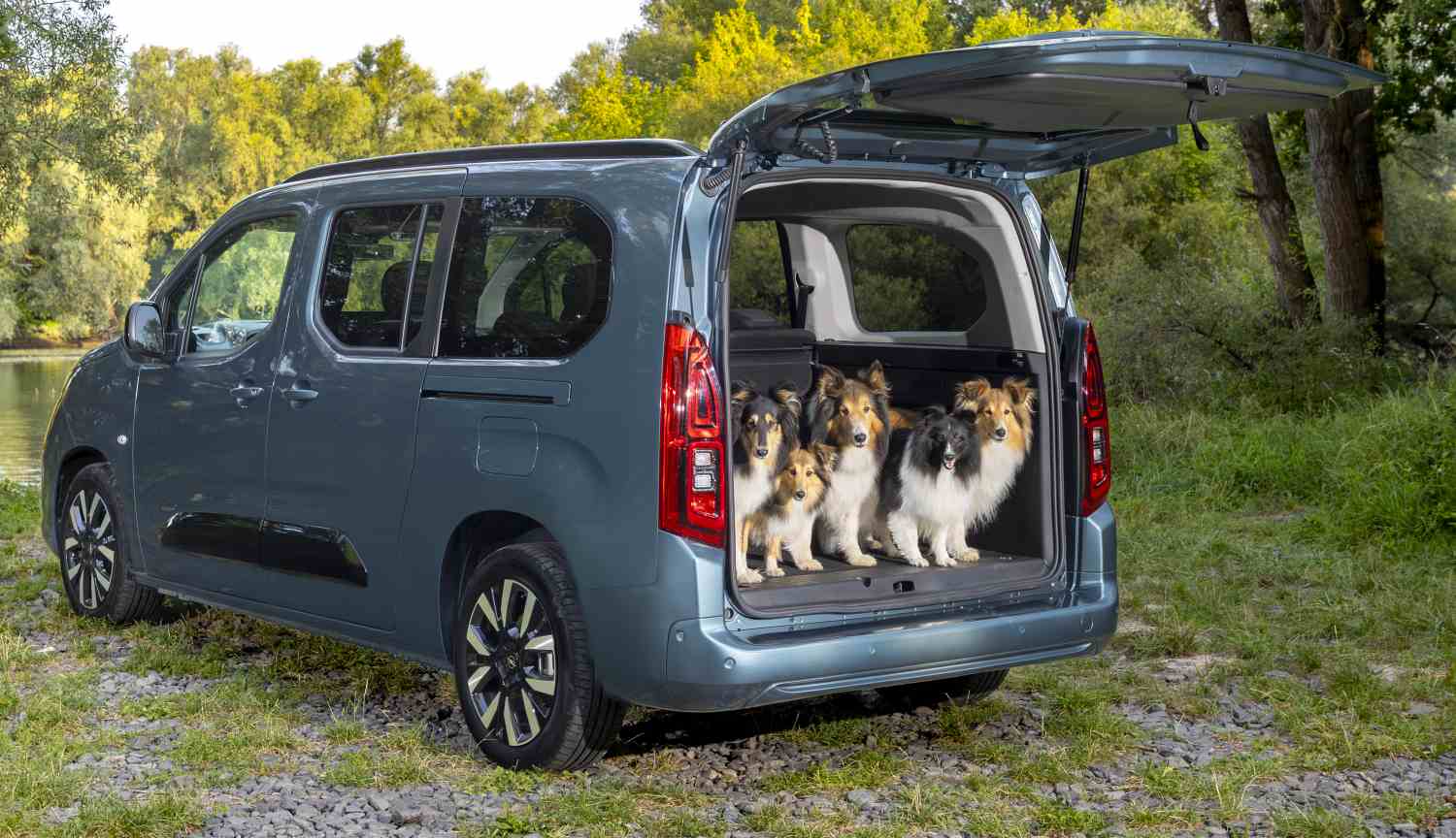 Opel Combo-e life minibuss COMBO-e LIFE BUSINESS L1 50 kWh 136 AT (7seter)