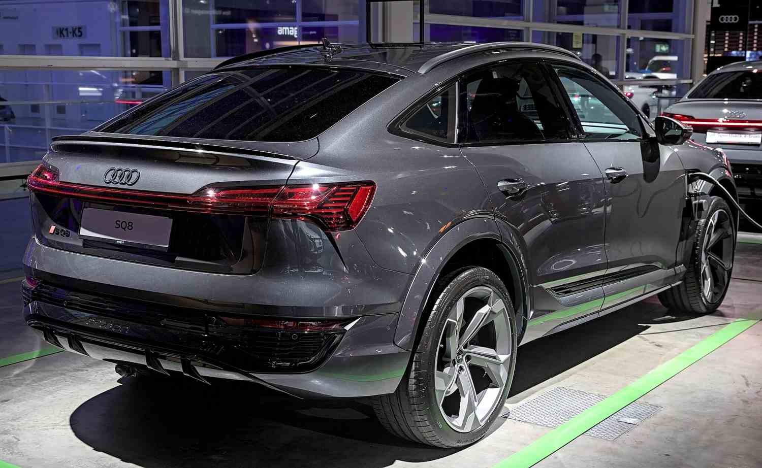 Audi SQ8 e-tron Audi SQ8 Sportback e-tron