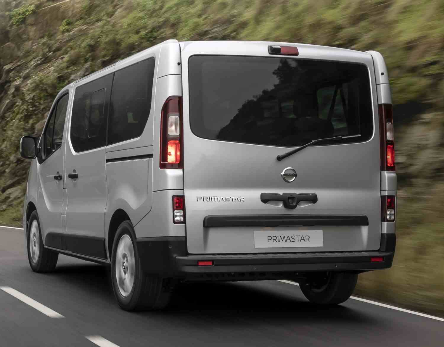 Nissan Primastar minibuss 2.0 dCi 150 L2H1 N-Connecta 8 seter automat