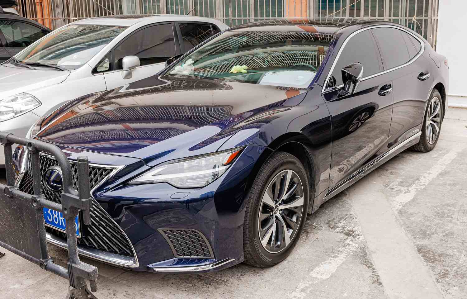 Lexus LS 500h AWD Luxury Haku Pack