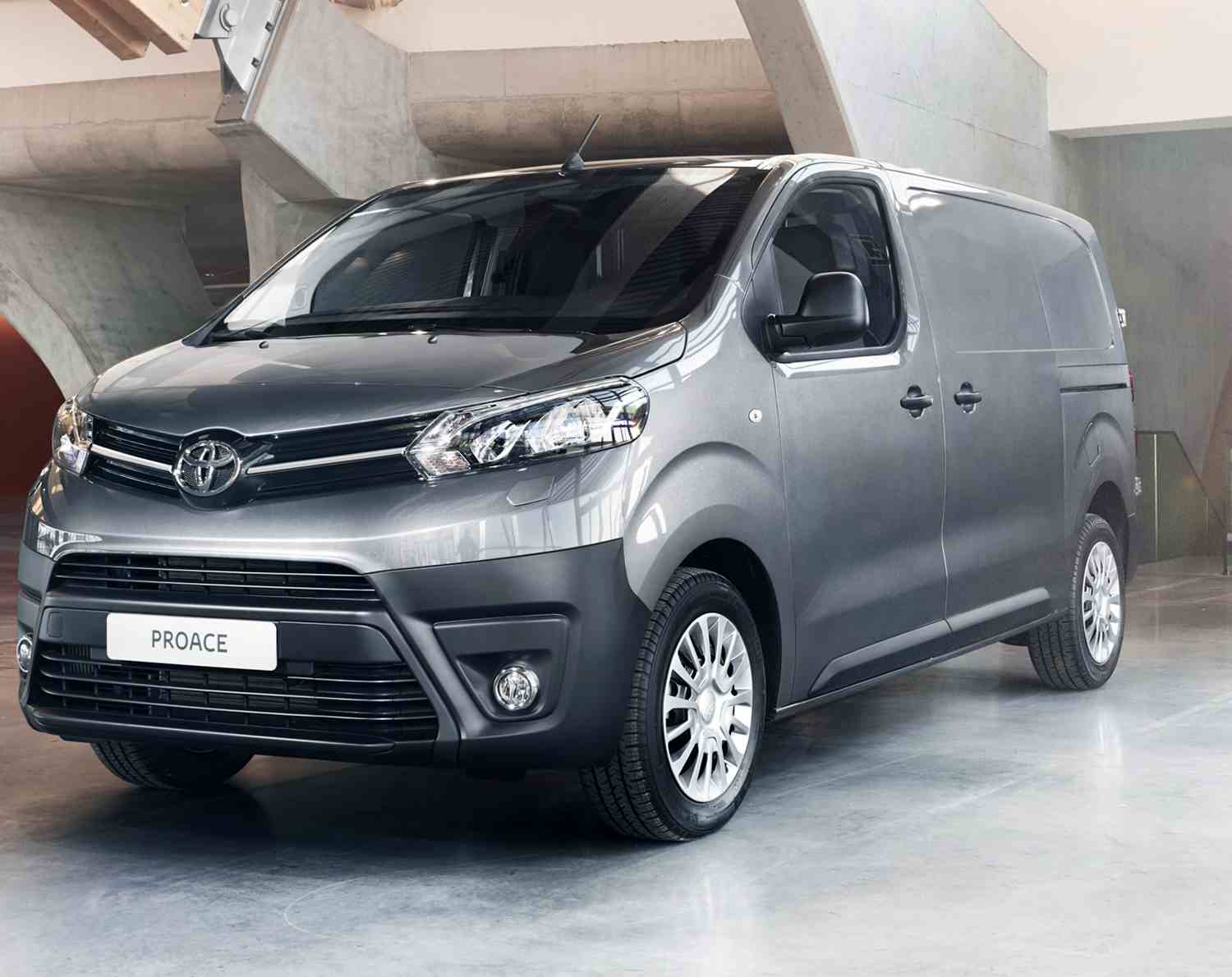 Toyota Proace Medium Comfort Blackpack Varebil L1 120  hk