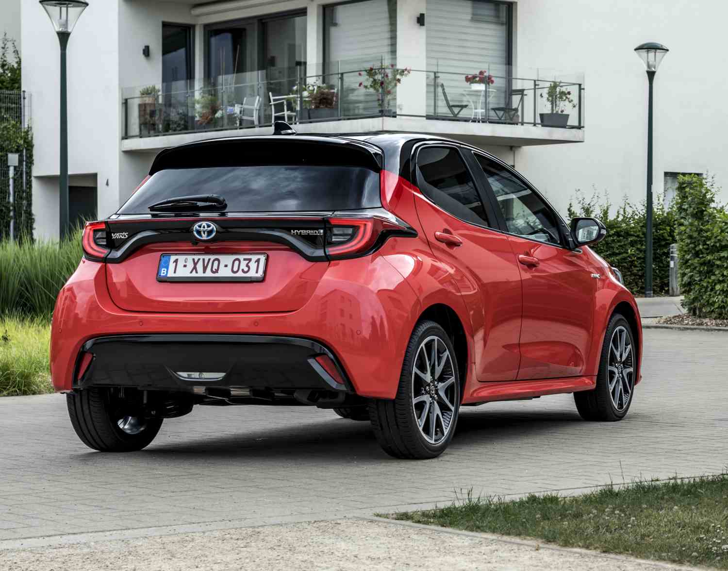 Toyota Yaris hybrid Life
