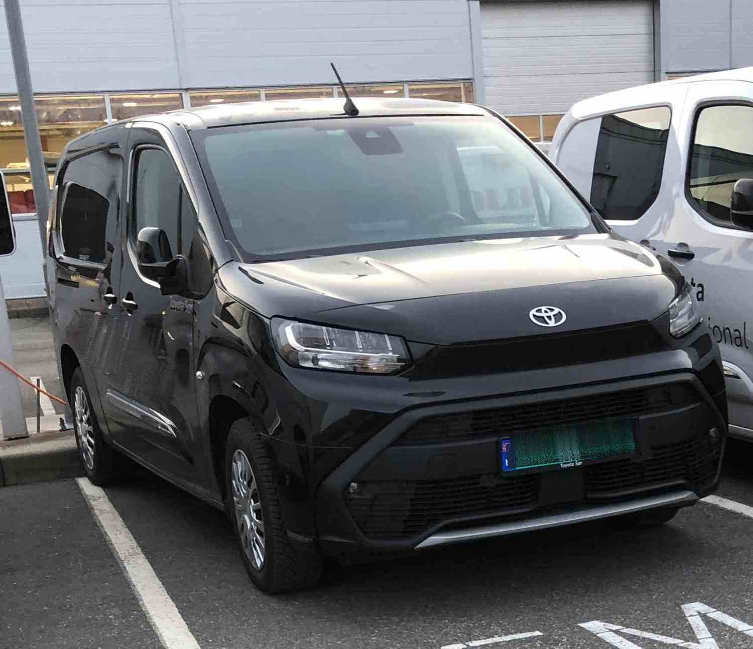 Toyota Proace EV City Comfort Plus sidehengslet bakdør L2