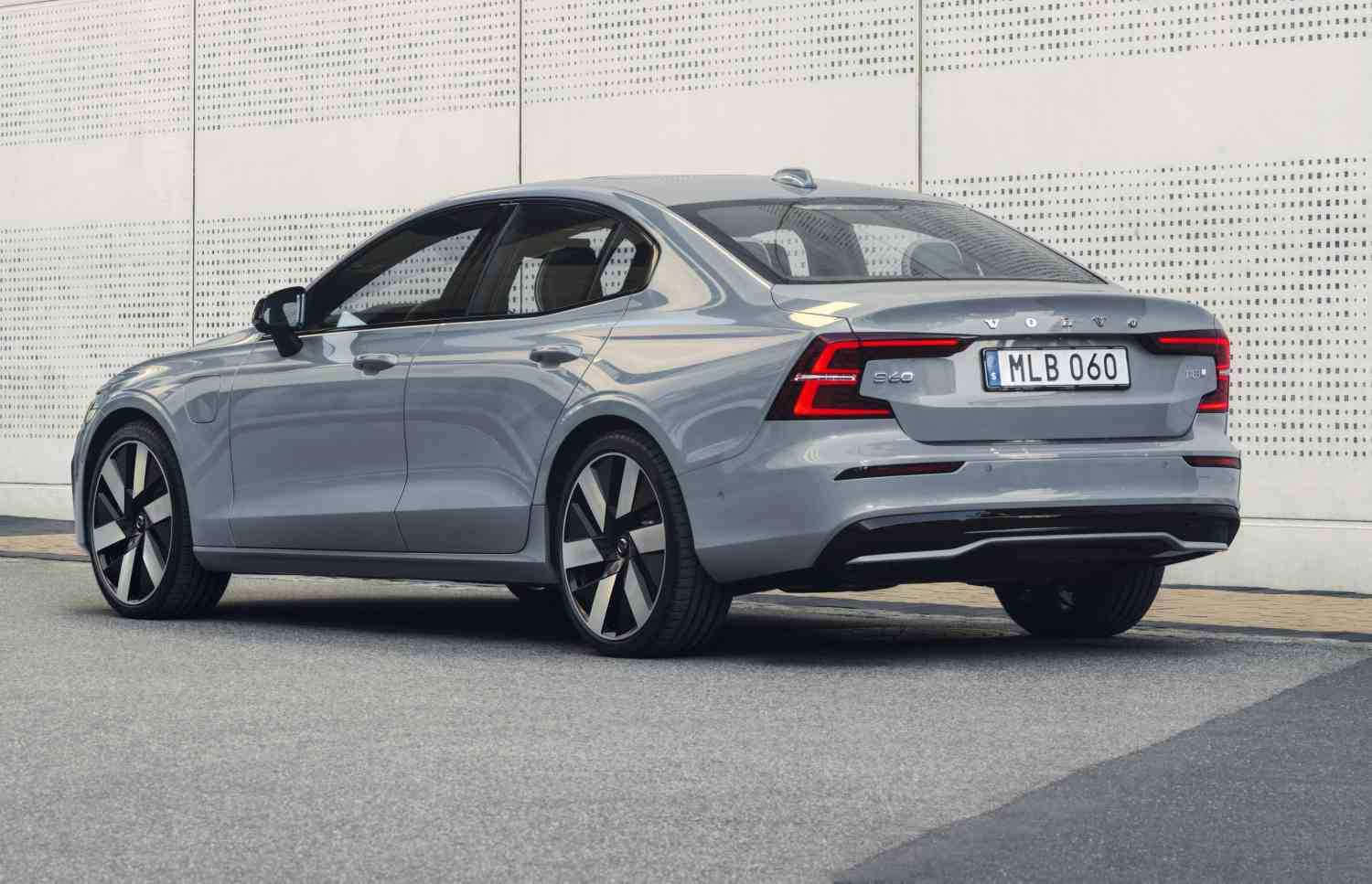 Volvo S60 T8 456 hk Plus Dark