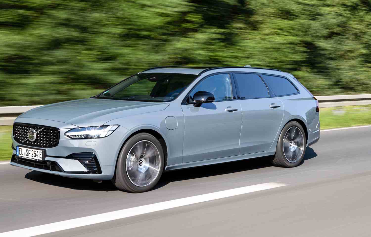 Volvo V90 + recharge T8 456 hk Plus Dark