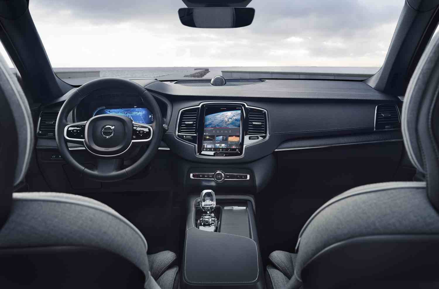 Volvo XC90 + Recharge XC90 Recharge Plus Edition Bright