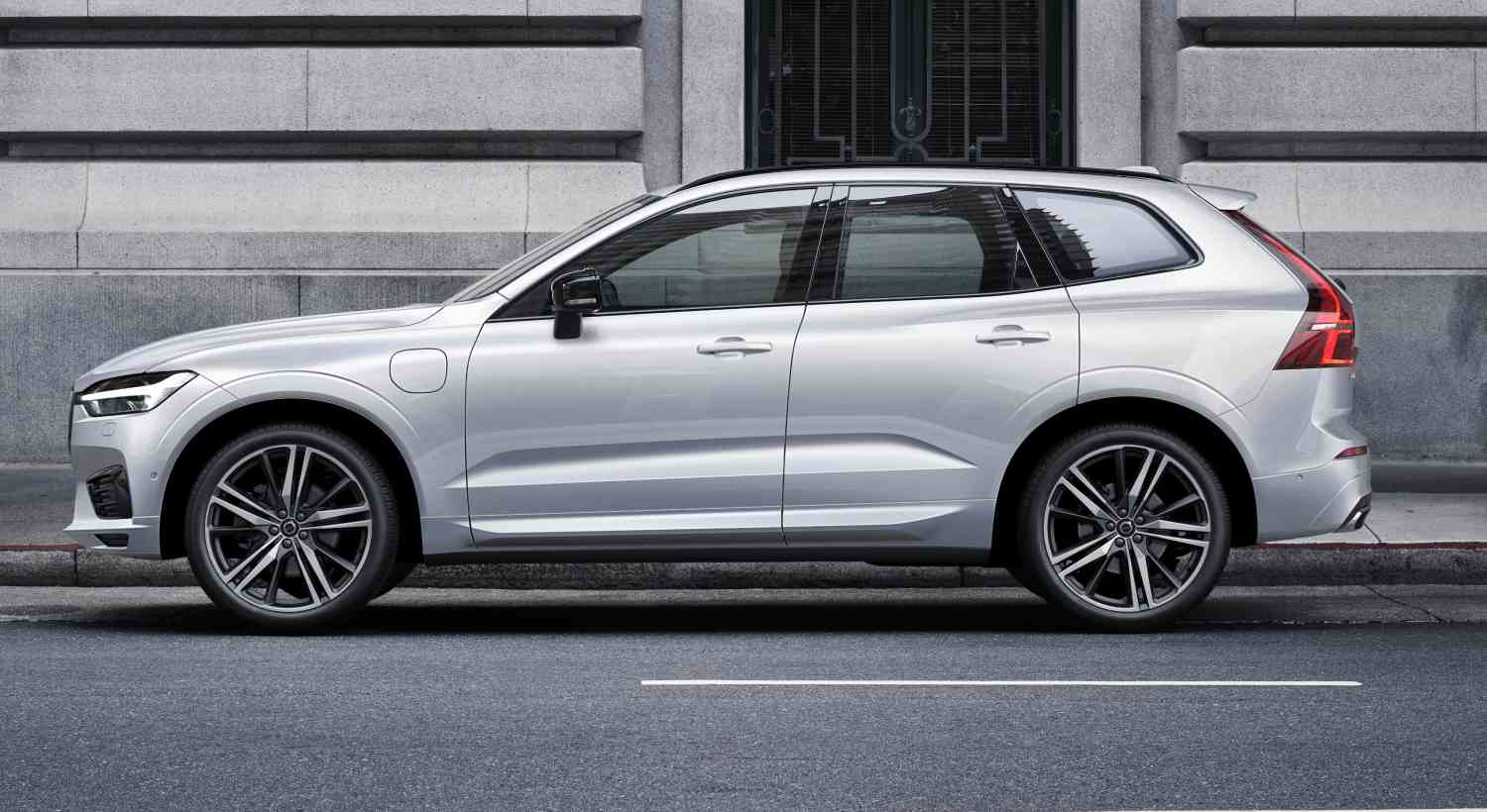 Volvo XC60 + Recharge T8 Recharge Plus Bright