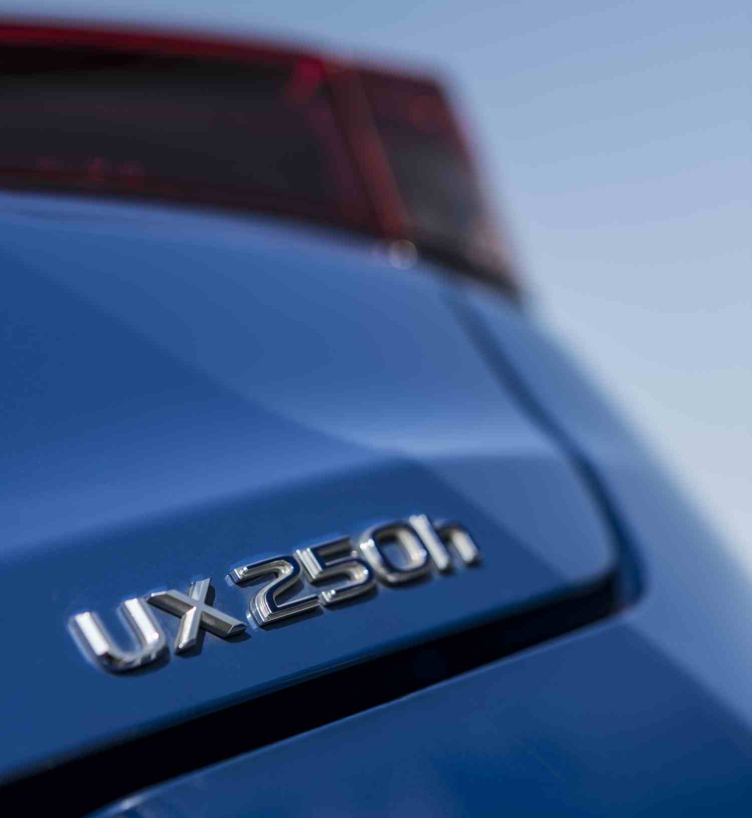 Lexus UX 250 250h AWD Comfort Tech