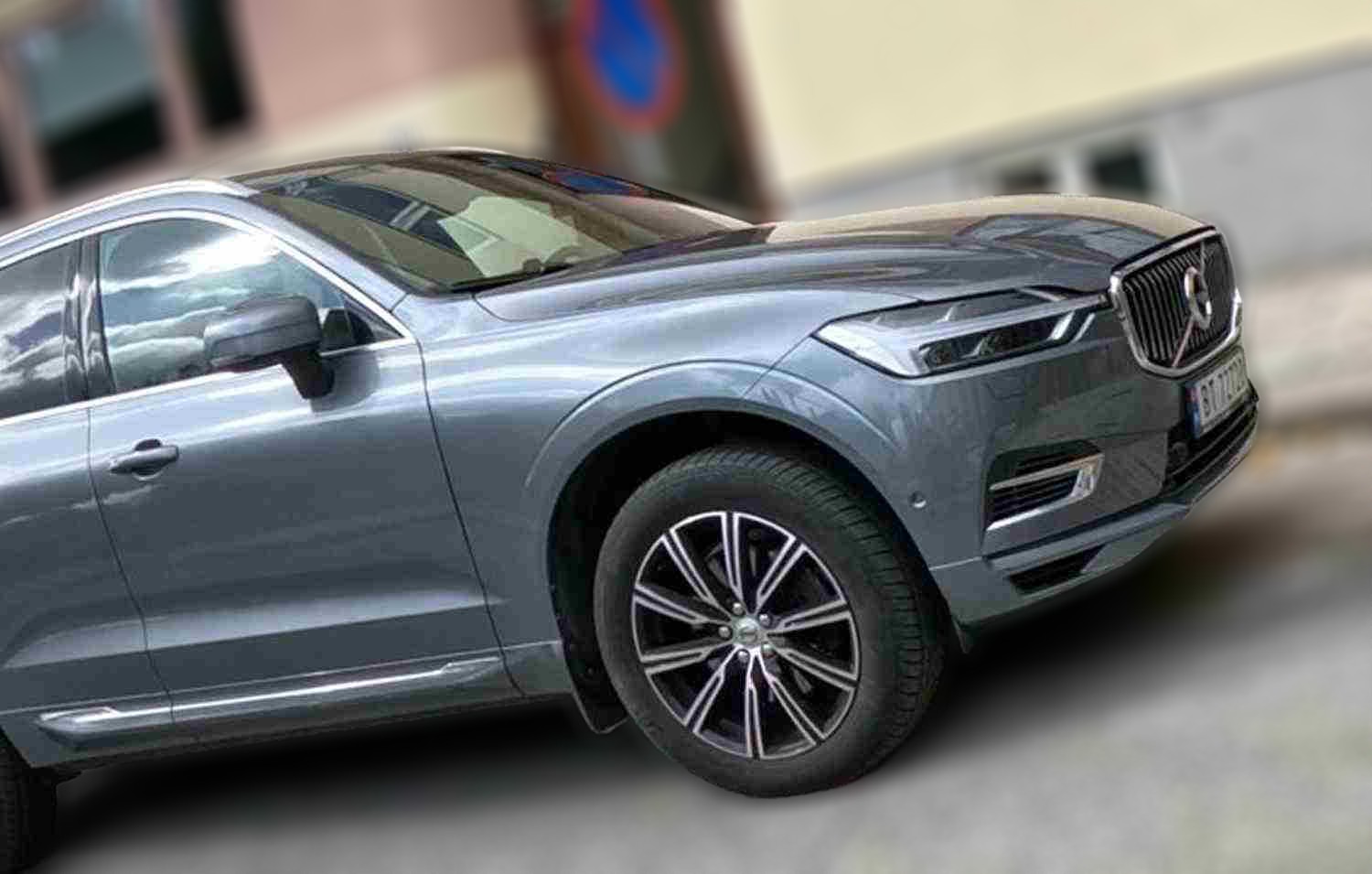 Volvo XC60 + Recharge T8 Recharge Ultimate dark