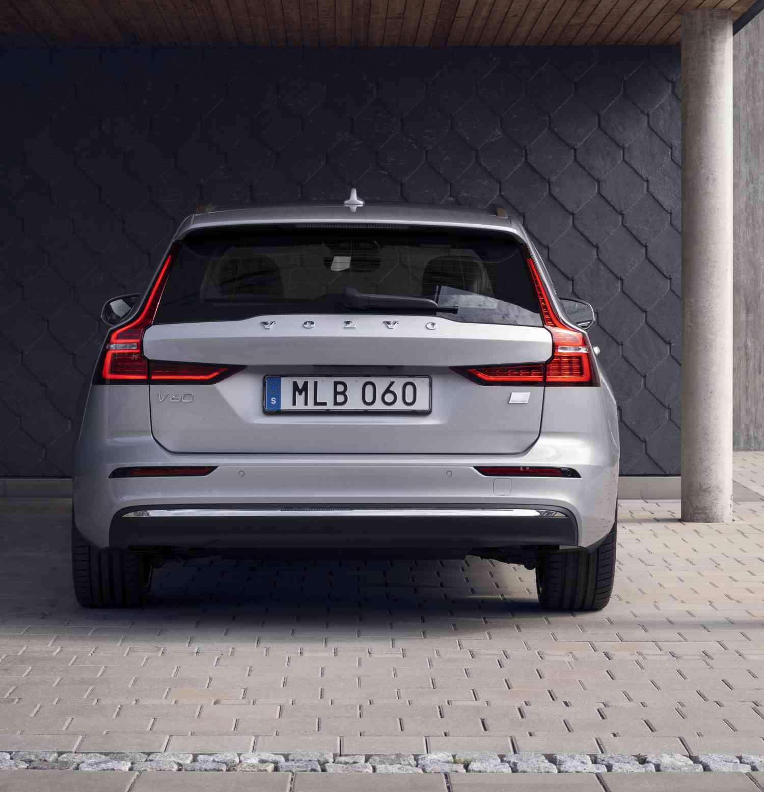 Volvo V60 + recharge T8 456 hk  Plus Dark