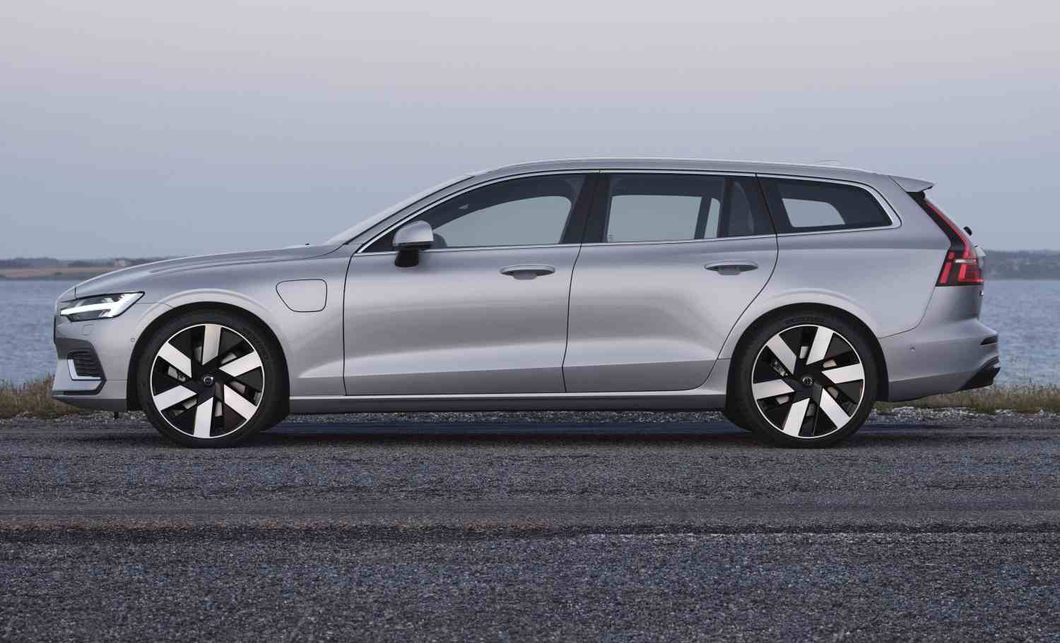 Volvo V60 + recharge T8 456 hk  Ultimate Dark