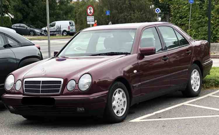 Mercedes-Benz E sedan 290 Turbodiesel 129 hk