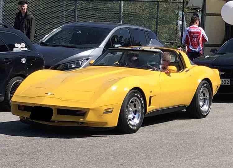 Chevrolet Corvette C3,   L-82