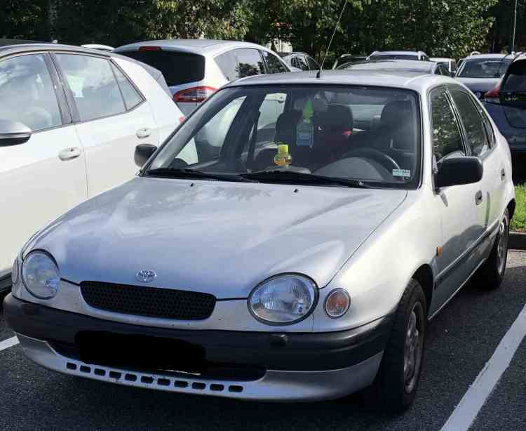 Toyota Corolla 5-dør halvkombi generation E110 1.3 85 HK