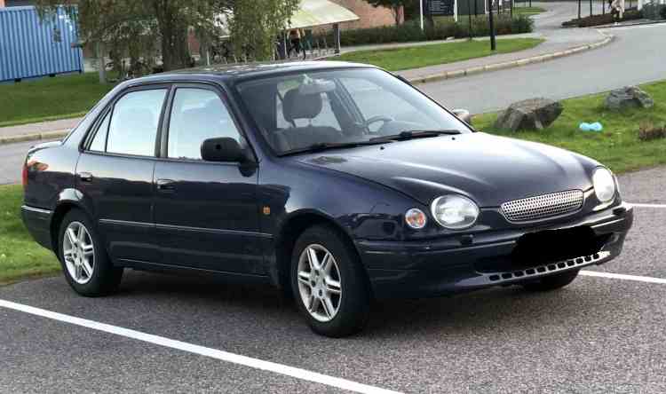 Toyota Corolla 4-dør sedan generation E110 1.3 85 HK