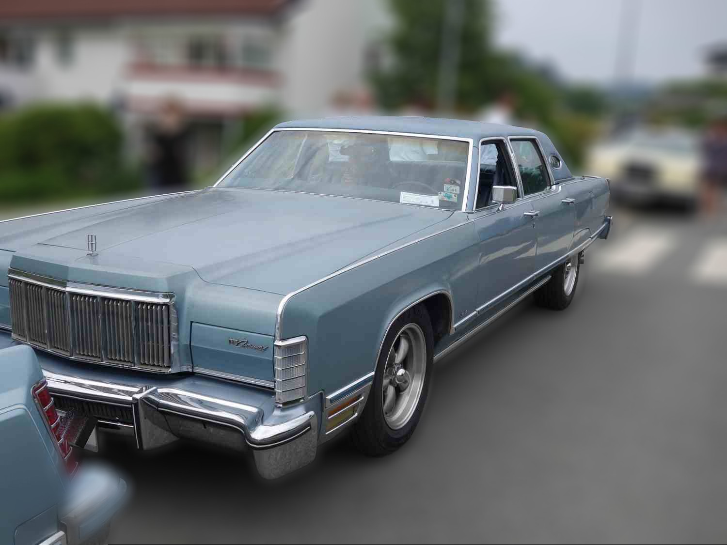 Lincoln Continental 75  sedan 4 dørs 209 hk, 7,5 l motor