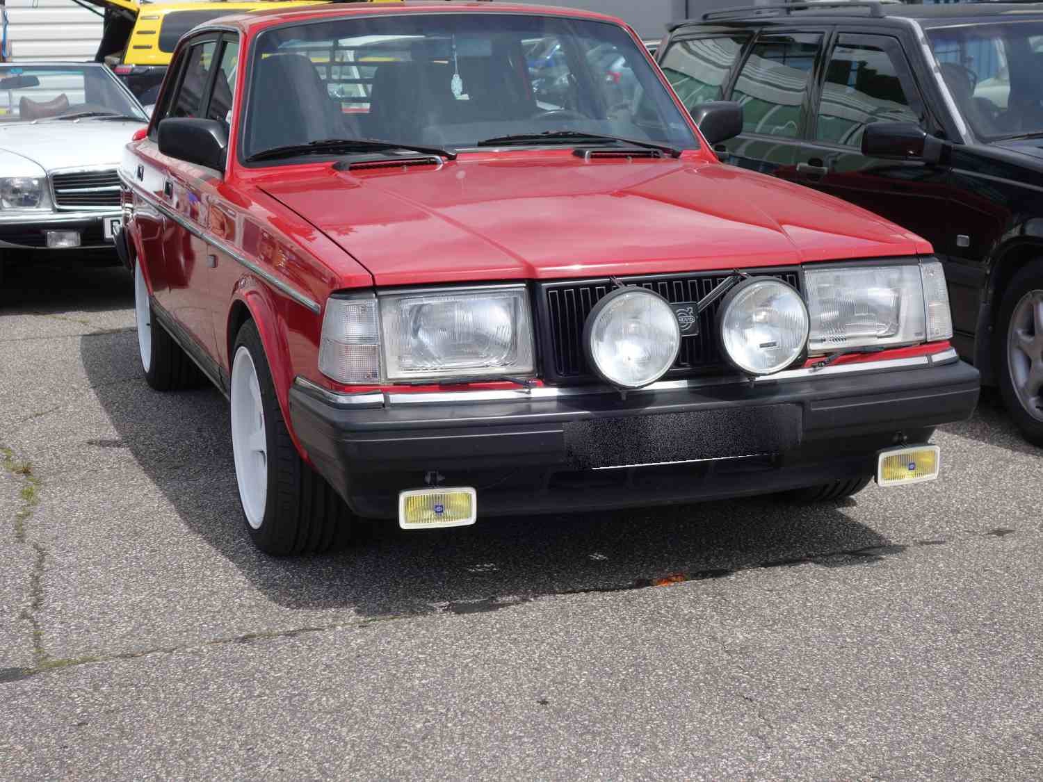 Volvo 240 GL 2,3 116 hk B230F, rød