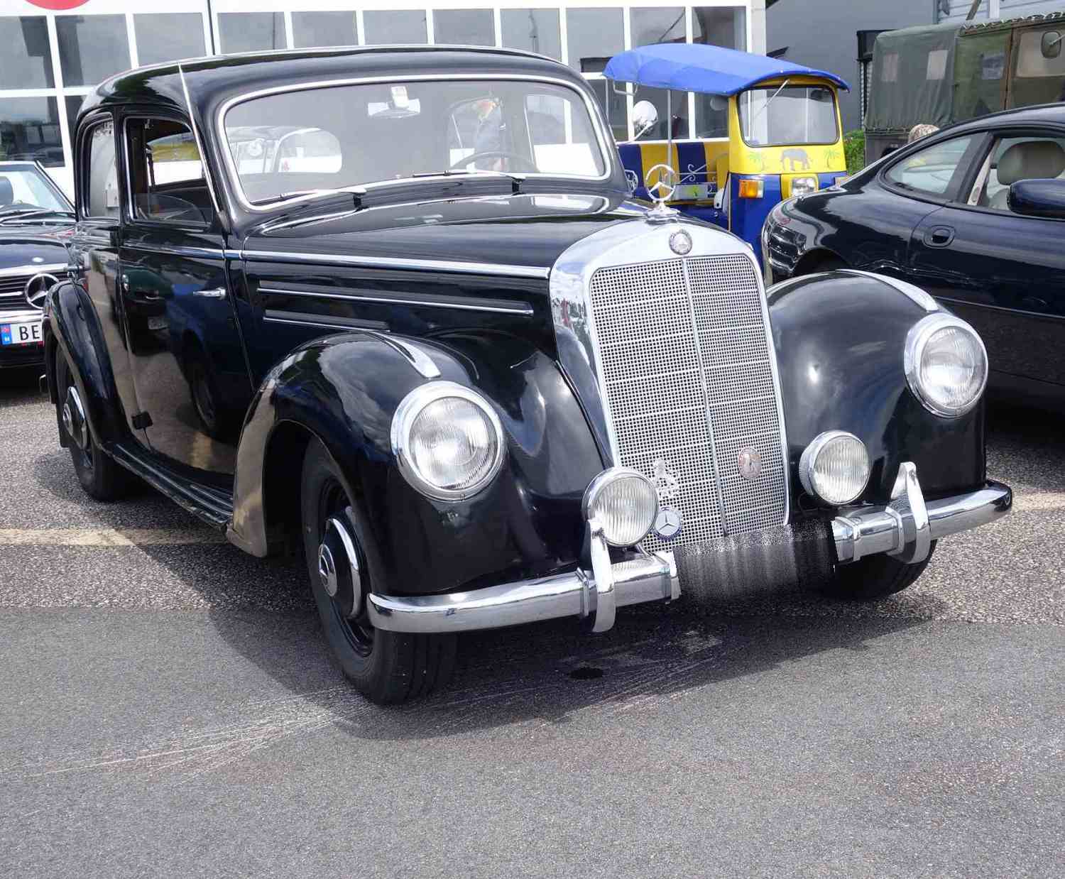 Mercedes-Benz W186-187 220 Sedan 1954 modell