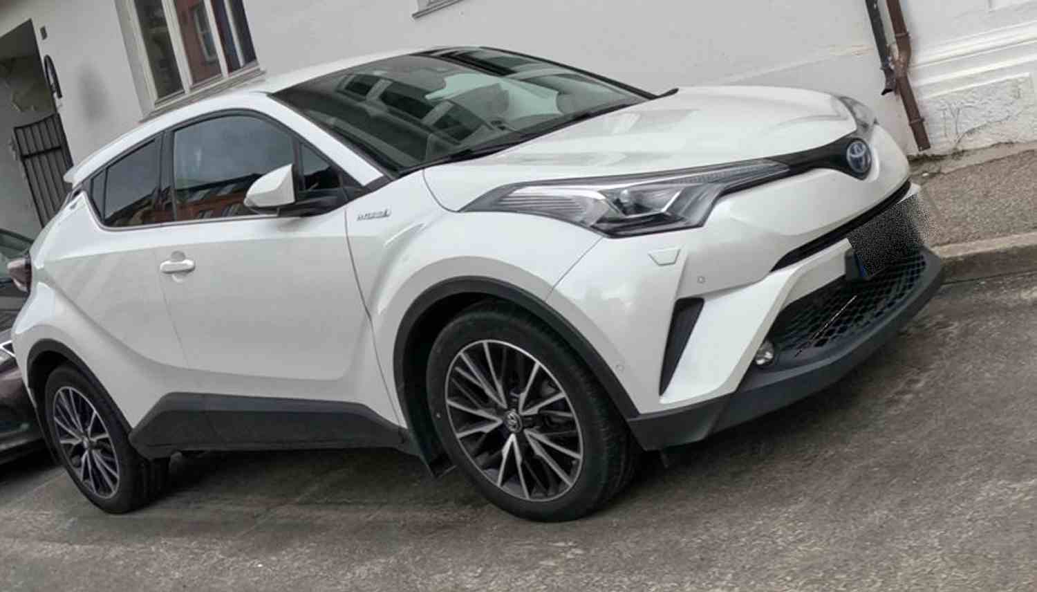 Toyota C-HR I 1.8 (122 hk) Hybrid e-CVT hvit