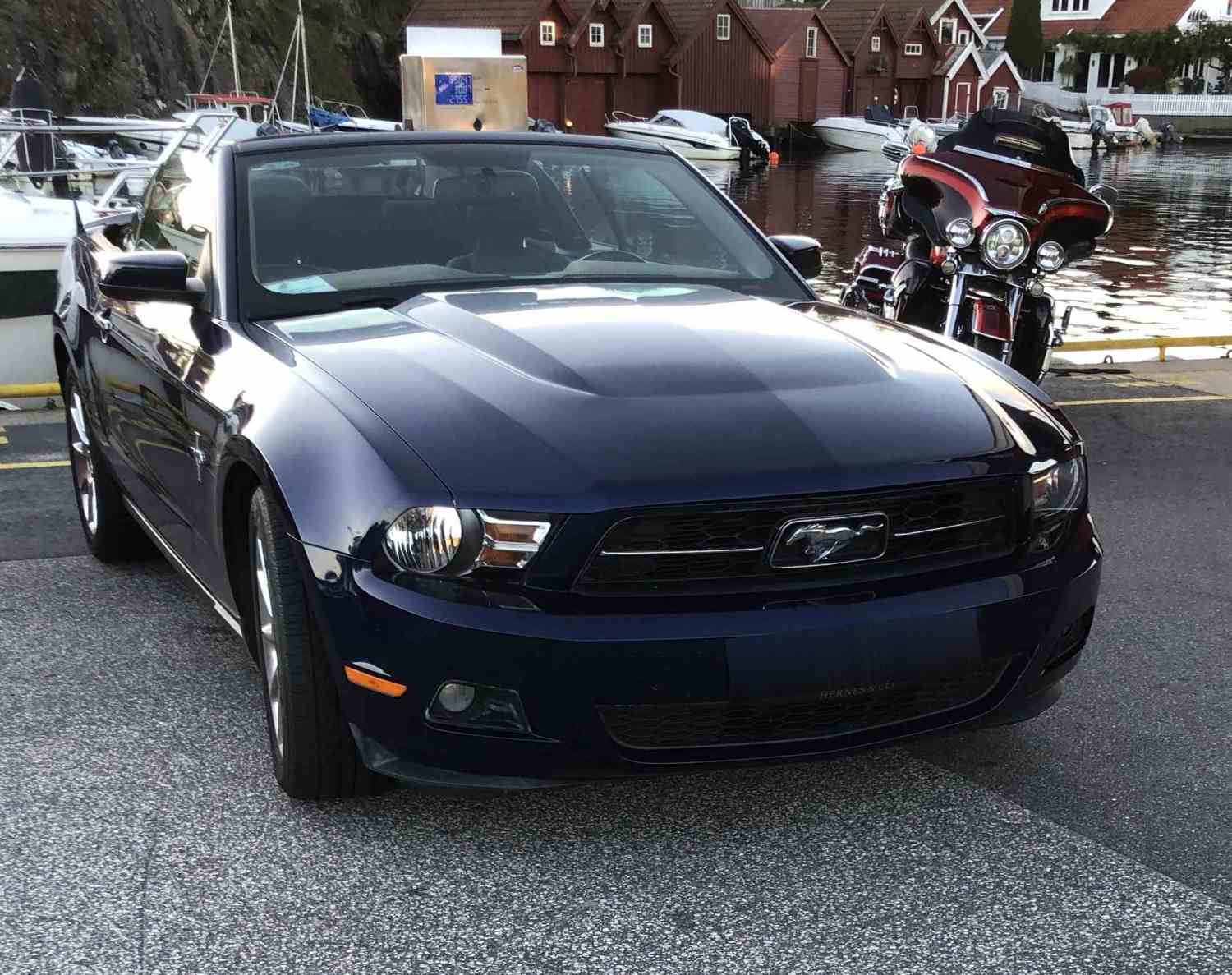 Ford Mustang V6 convertible 212hk
