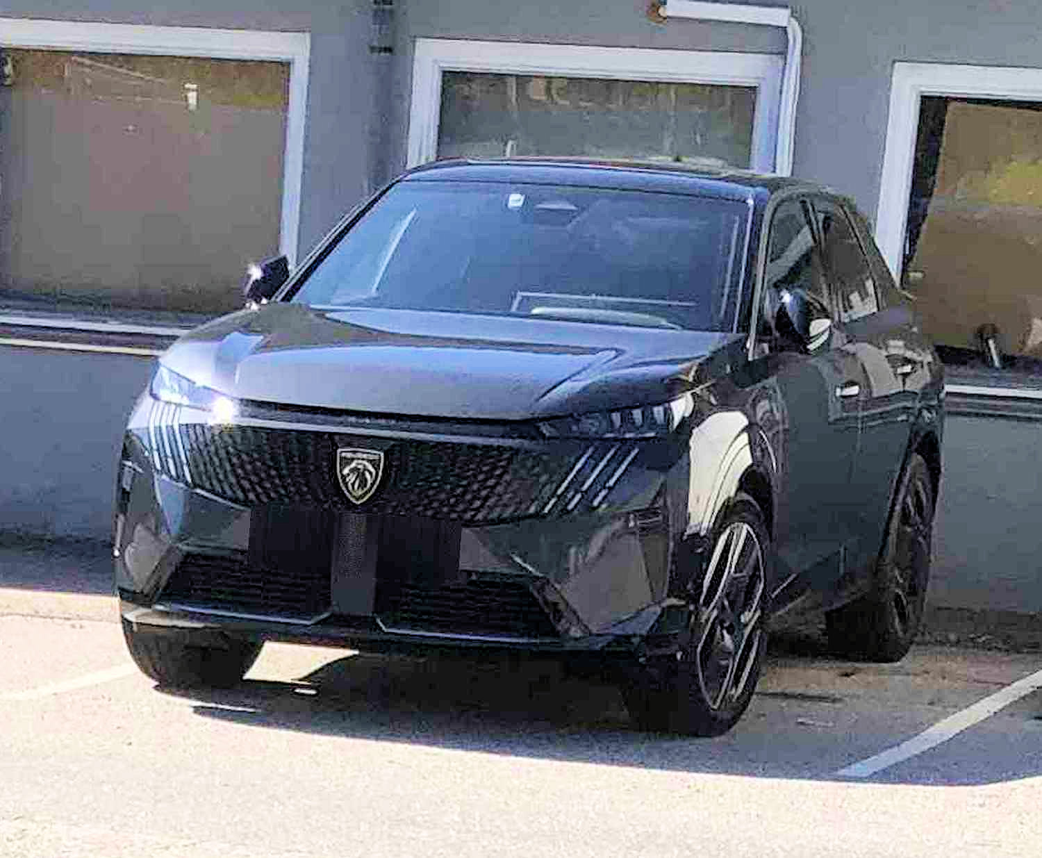 Peugeot E-3008 Allure 325 hk AWD