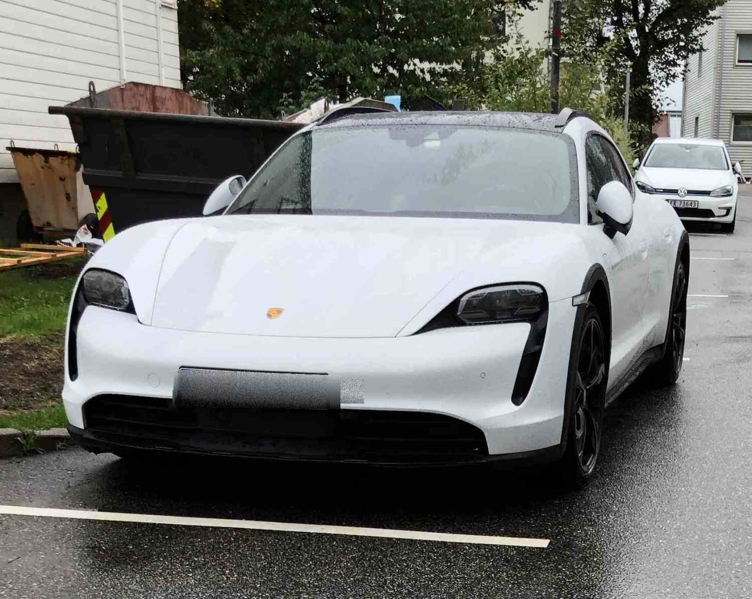 Porsche Taycan 4 hvit cross turismo