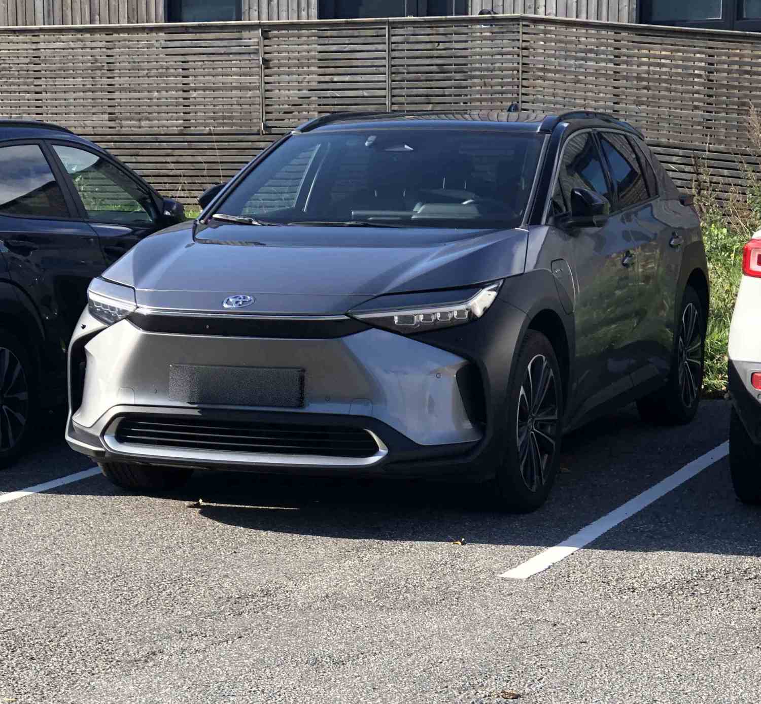 Toyota bZ4X bZ4X 71.4 kWh (218 hk) 4WD Active 24 grå
