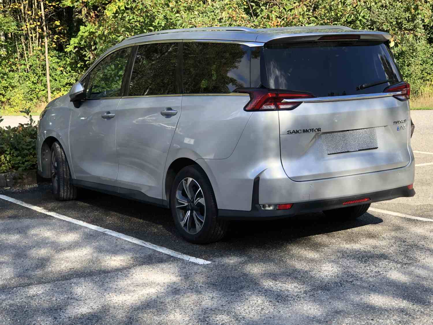 Maxus Euniq-5 7 seter 70 kwt 177 HK Exclusive, sølv