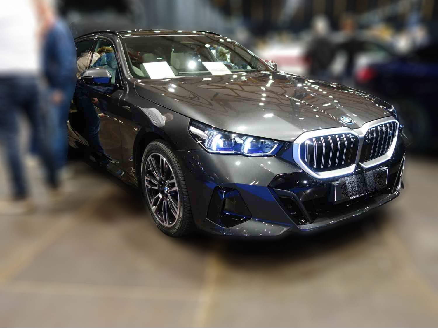 BMW i5 touring i5 xDrive 40 Touring grå