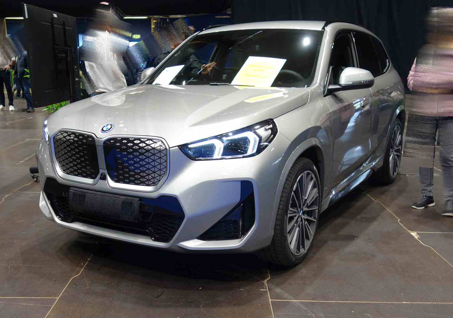 BMW IX1 iX1 xDrive30 M Sportspakke silver