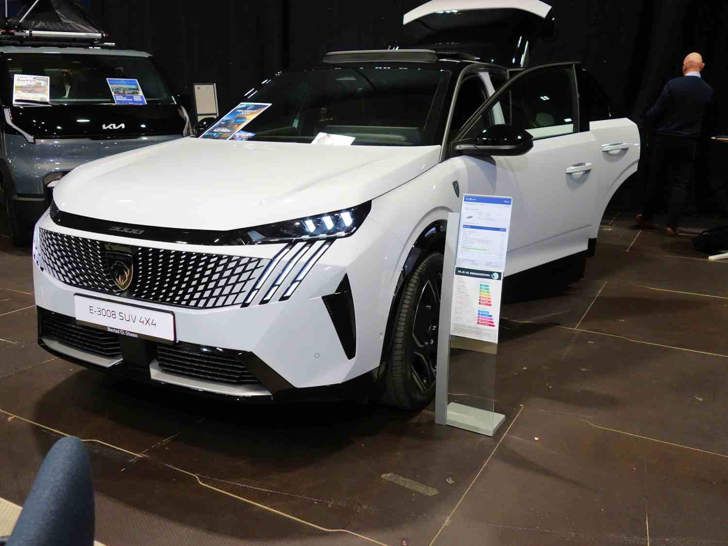 Peugeot E-3008 GT 325 hk AWD