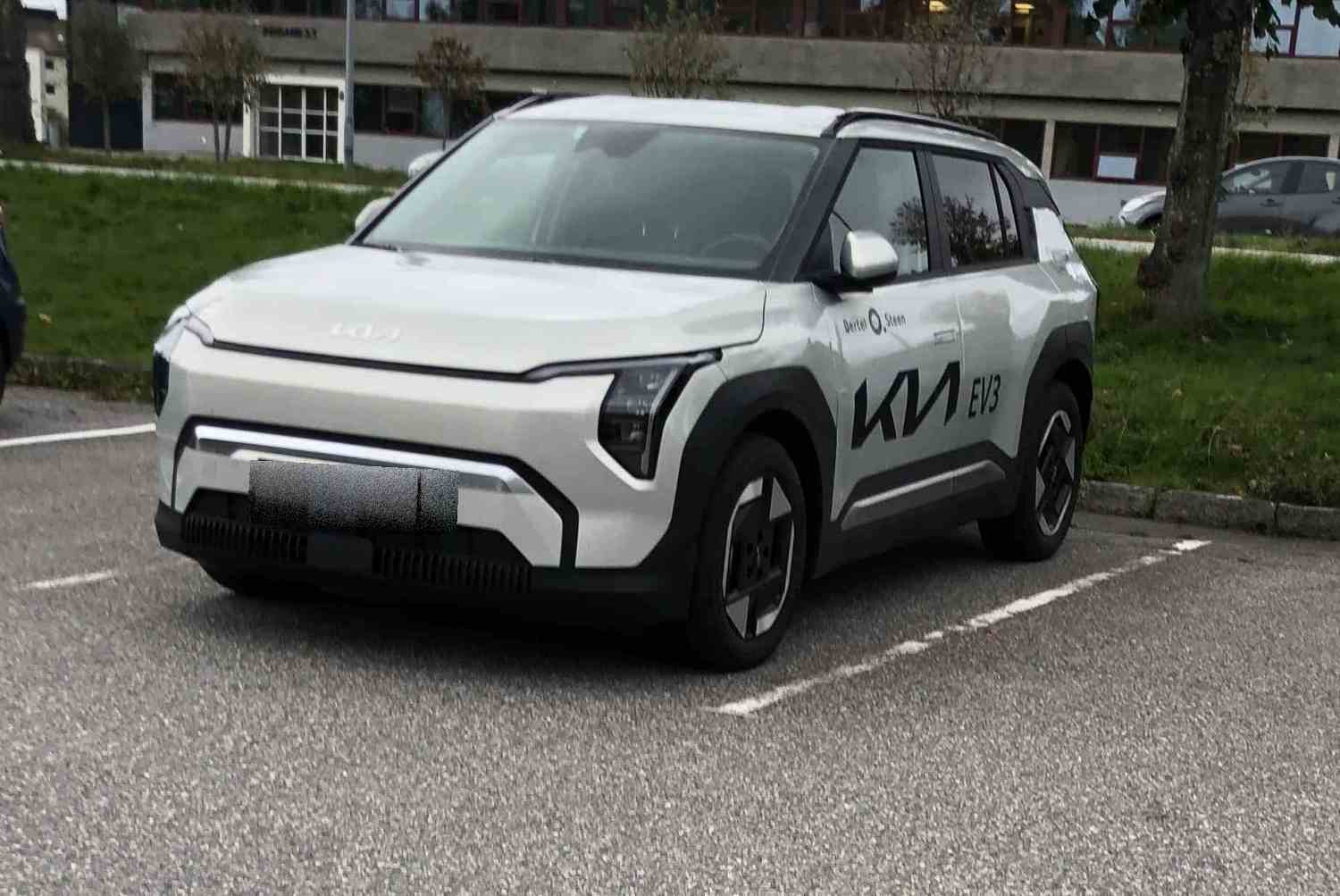 Kia EV3 Standard Range Exclusive grå
