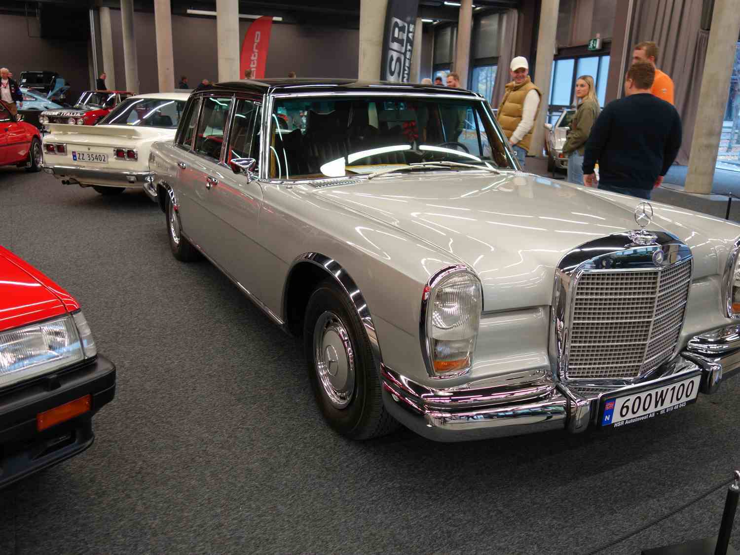 Mercedes-Benz 600 600   250 hk