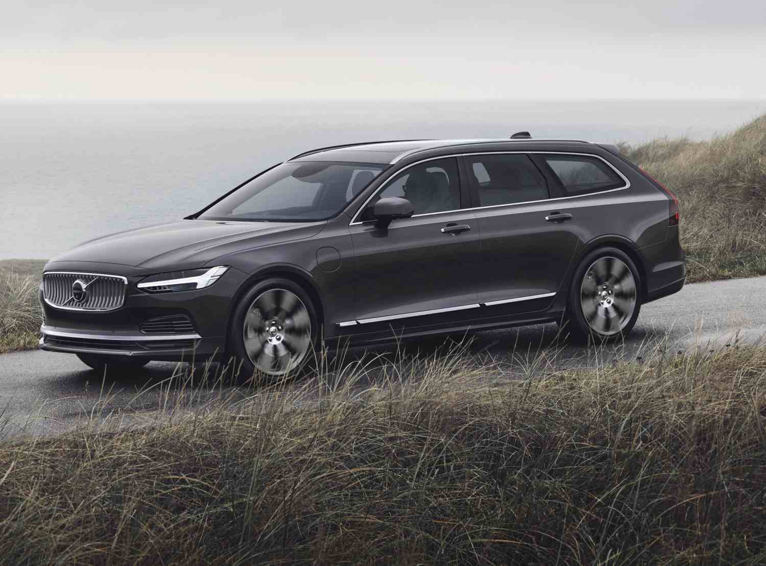 Volvo V90 + recharge B4 197 hk aut. R-design