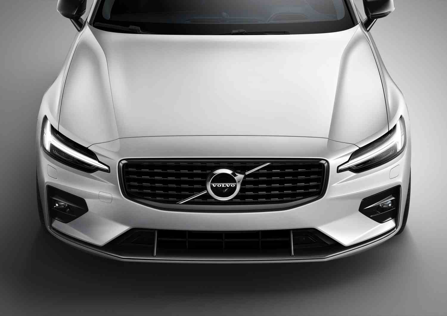Volvo V60 + recharge B5 (250 hp) aut momentum