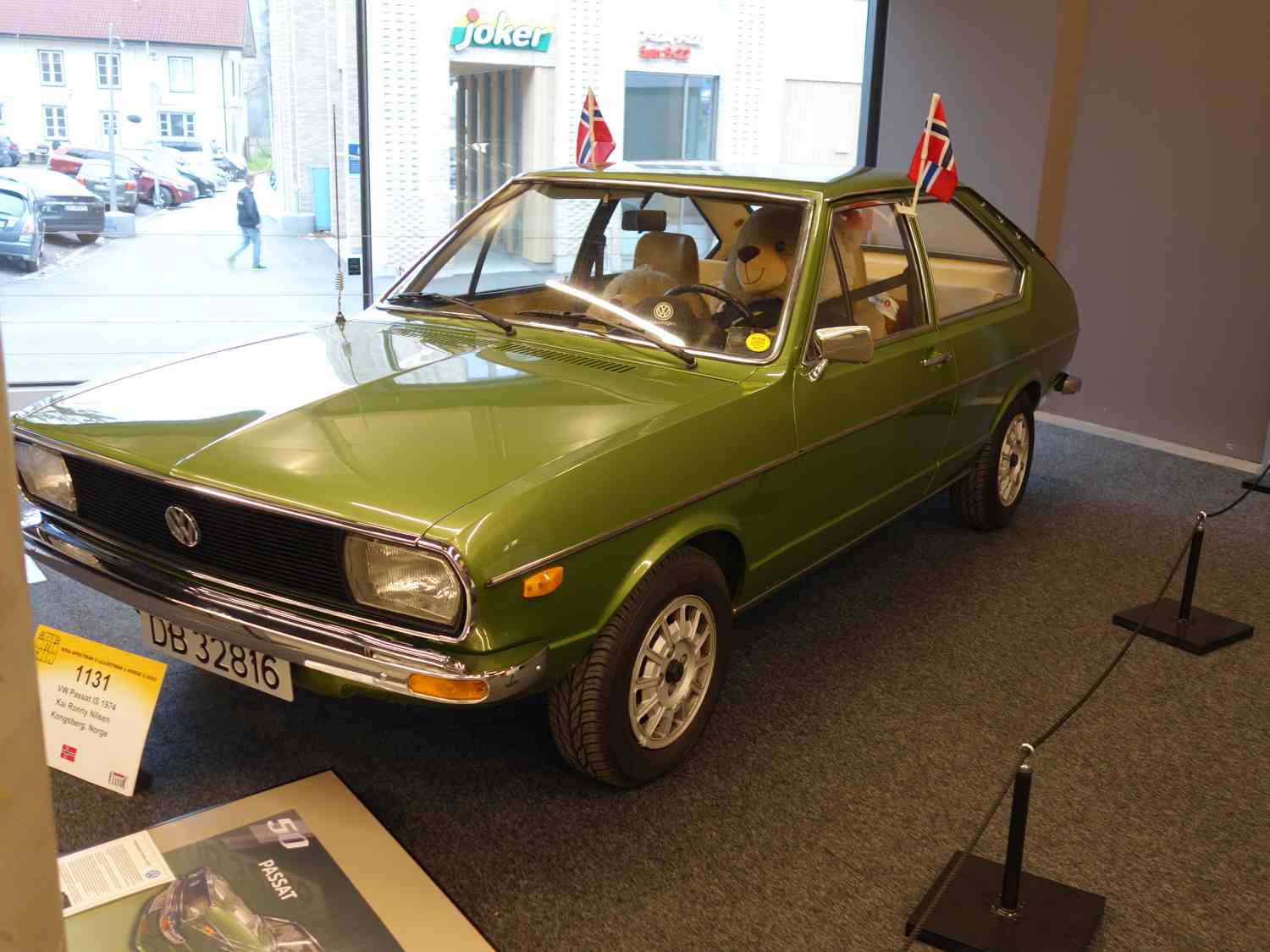 Volkswagen Passat Passat LS, 3-door 1.5 Manual, 86hp