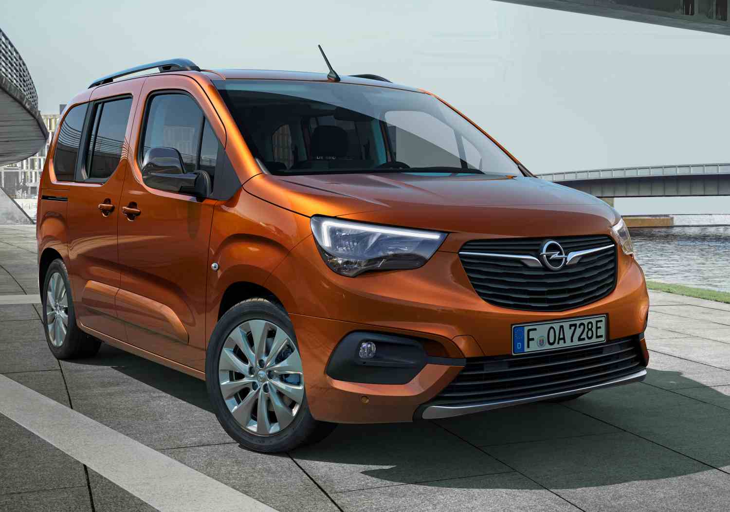 Opel Combo-e life minibuss COMBO-e LIFE EDITION L1 52 kWh 136 AT (5seter)