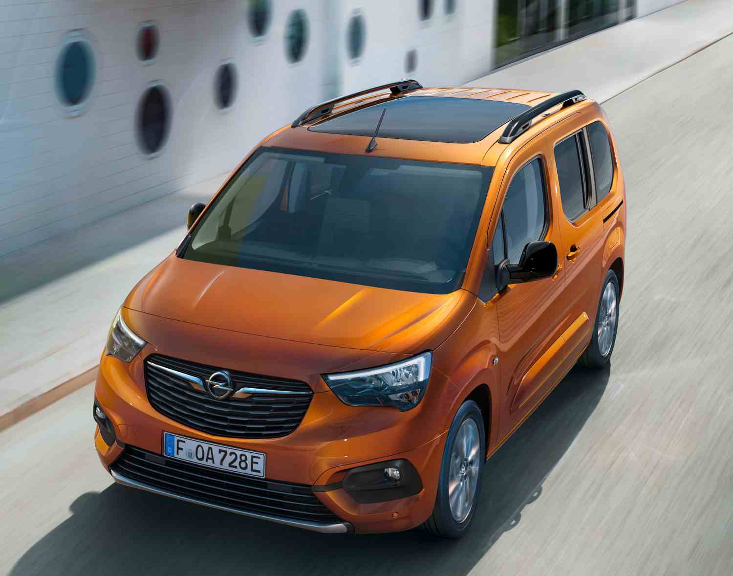 Opel Combo-e life minibuss COMBO-e LIFE EDITION L2 52 kWh 136 AT (7seter)