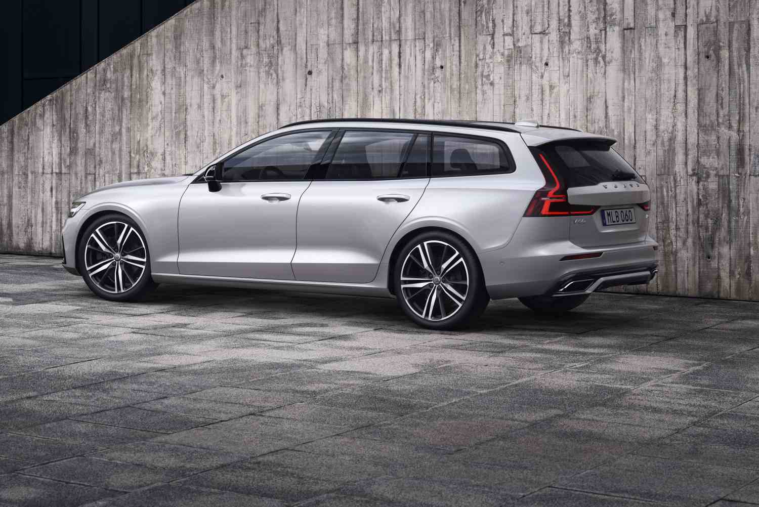 Volvo V60 + recharge T6 (253+87) 340 hk Scandinavian Edition