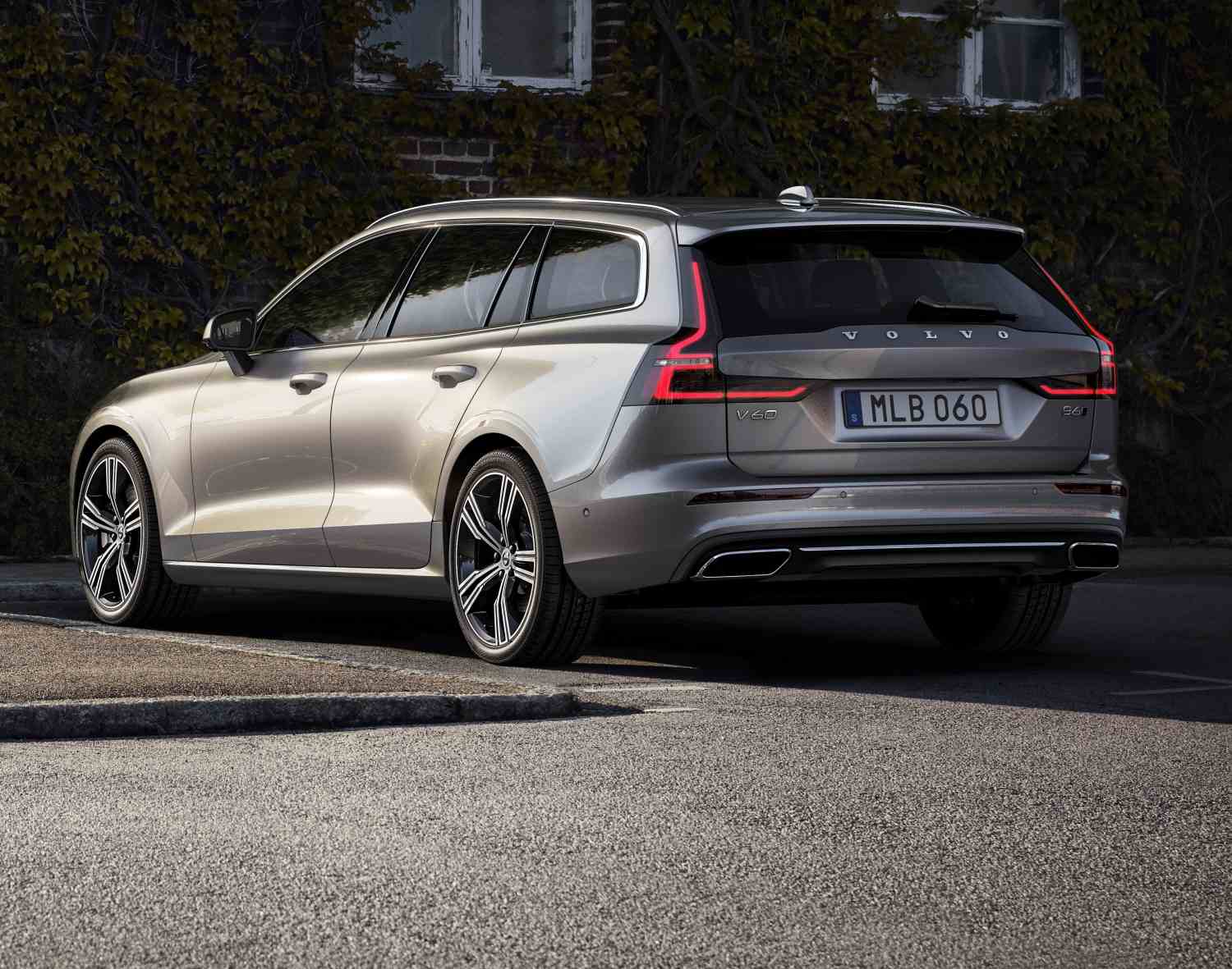 Volvo V60 + recharge T8 (303+87) 390 hk Inscription