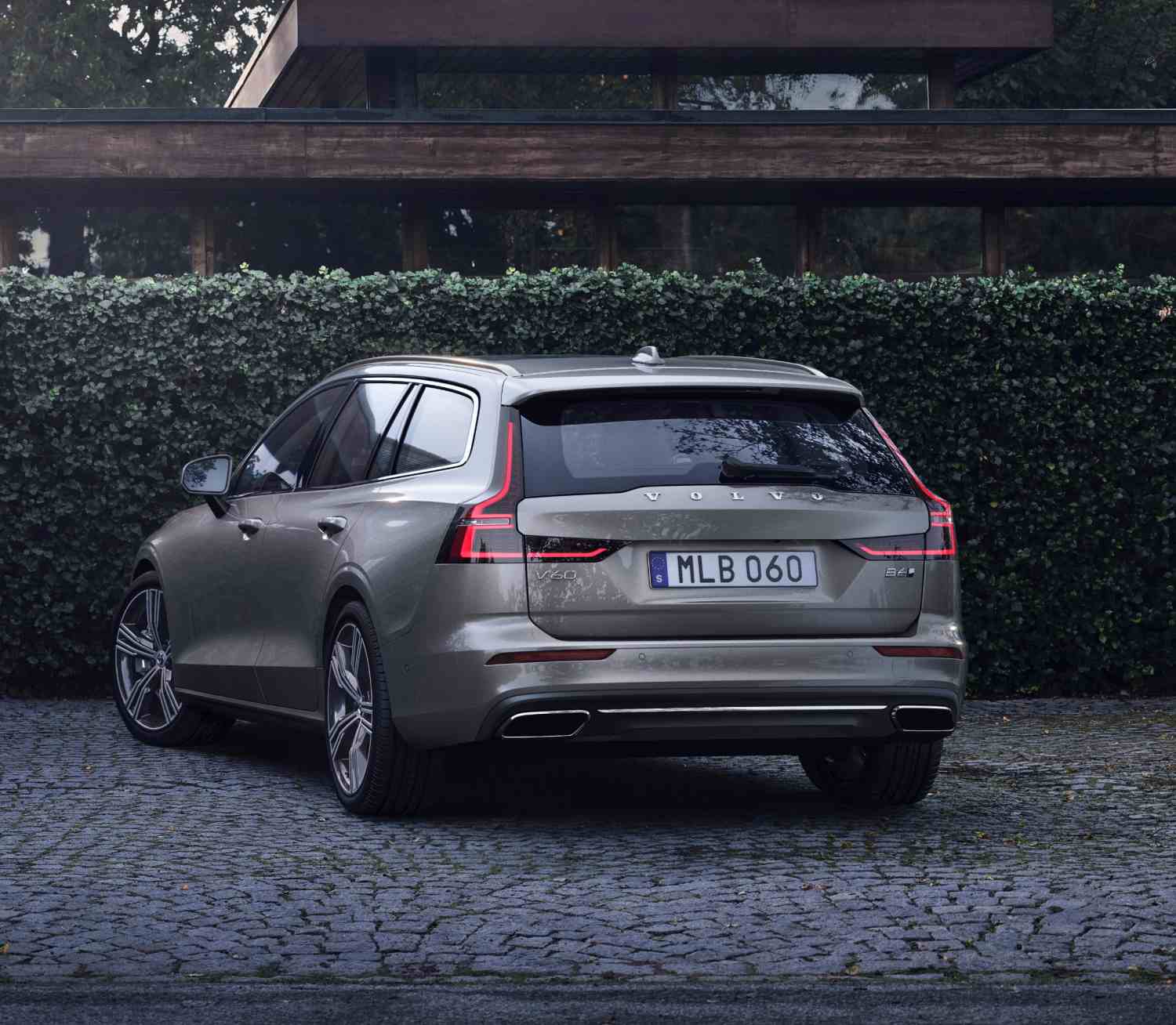 Volvo V60 + recharge T8 (303+87) 390 hk Scandinavian Edition