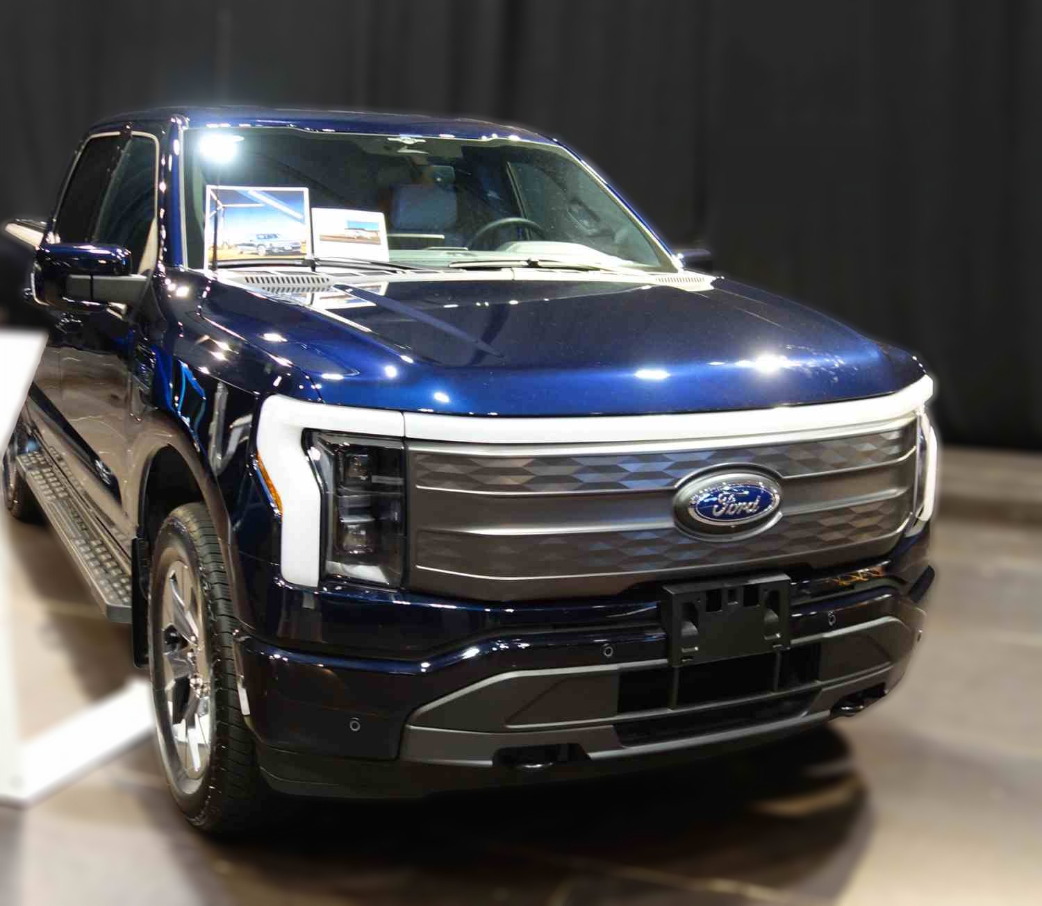 Ford F-150 Lightning Long Range, (131 kWh)