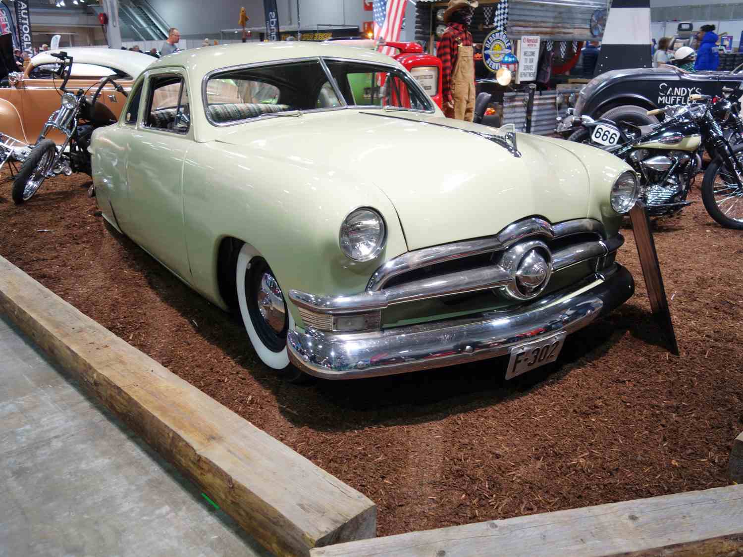 Ford Custom Deluxe Club Coupé 3.9 V8 Manual, 101hp